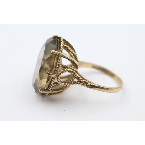 239 - 9ct gold claw set smokey quartz dress ring (8g)  Size  M