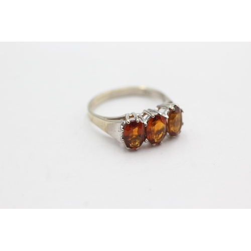 247 - 9ct gold citrine trio fronted ring (2.9g)  Size  L