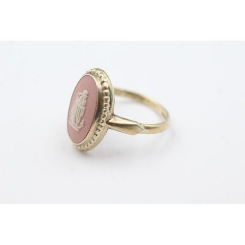 269 - silver guilded pink wedgwood ring (4.2g)  Size  N