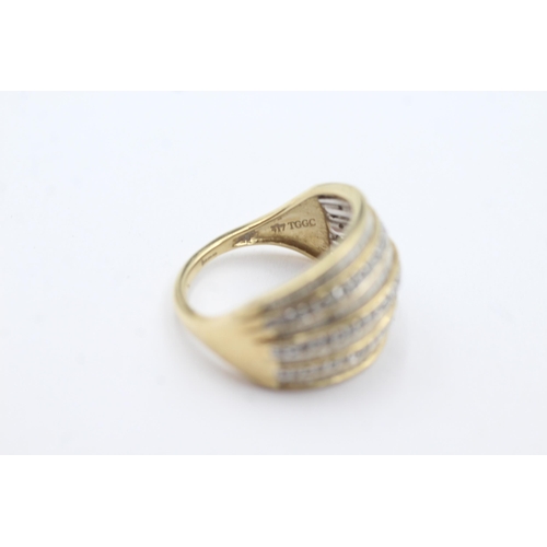 272 - 9ct gold diamond detailed ring (4.1g)  Size M