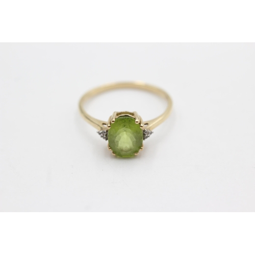 28 - 9ct gold peridot & clear gemstone ring (2.4g)  Size U