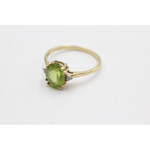 28 - 9ct gold peridot & clear gemstone ring (2.4g)  Size U