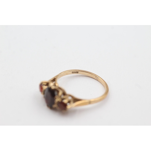 294 - 9ct gold garnet fronted ring (2.6g)  Size N