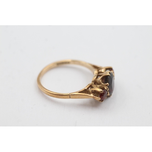 294 - 9ct gold garnet fronted ring (2.6g)  Size N