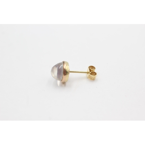 337 - 18ct gold moonstone stud earrings (2.1g)