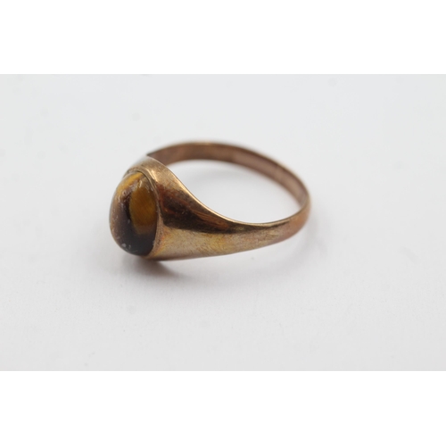 345 - 9ct gold tiger's eye signet style ring (2.6g)  Size  Q