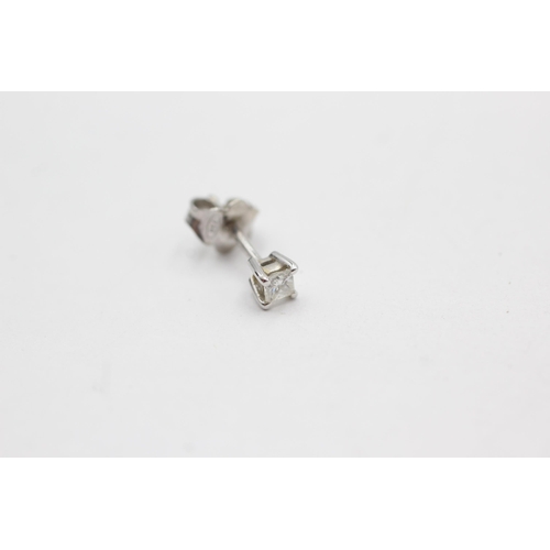 351 - 18ct white gold diamond stud earrings (1g)