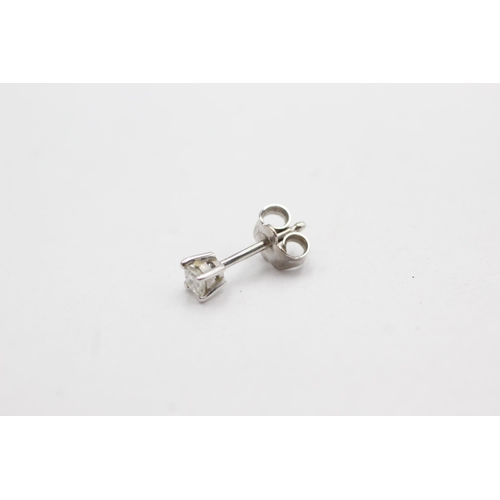 351 - 18ct white gold diamond stud earrings (1g)