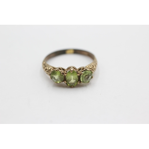 37 - 9ct gold peridot gypsy ring (2.3g)  Size  L