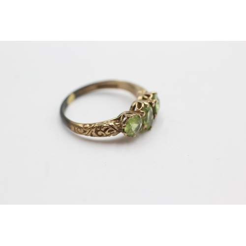 37 - 9ct gold peridot gypsy ring (2.3g)  Size  L