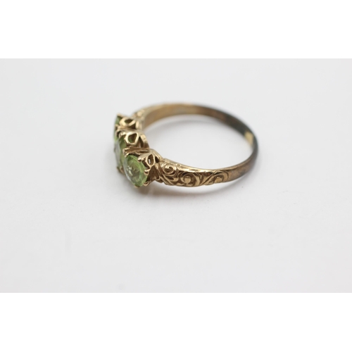 37 - 9ct gold peridot gypsy ring (2.3g)  Size  L