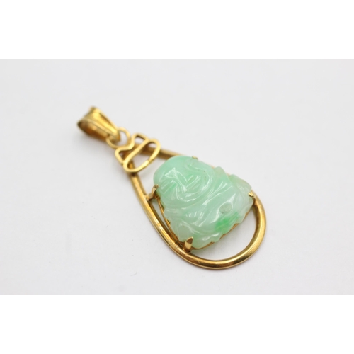 47 - 14ct gold carved jade detail pendant (2.4g)