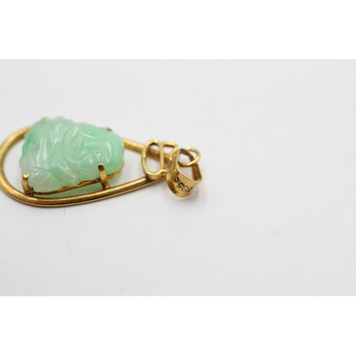 47 - 14ct gold carved jade detail pendant (2.4g)