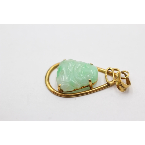 47 - 14ct gold carved jade detail pendant (2.4g)