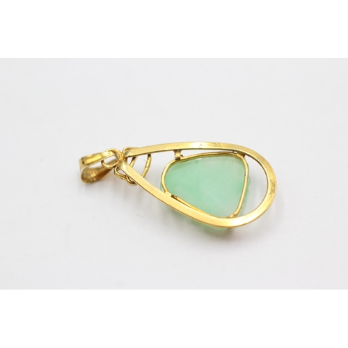 47 - 14ct gold carved jade detail pendant (2.4g)