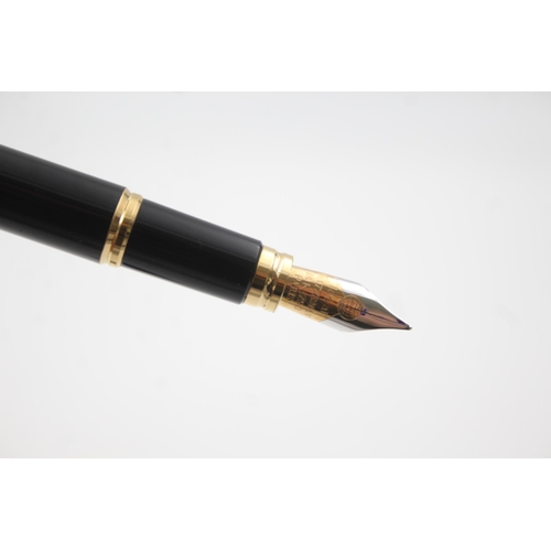 578 - WATERMAN Ideal Black Lacquer FOUNTAIN PEN w/ 18ct Gold Nib WRITING