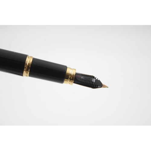 578 - WATERMAN Ideal Black Lacquer FOUNTAIN PEN w/ 18ct Gold Nib WRITING