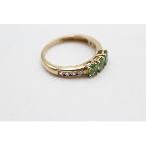 6 - 9ct gold green gemstone & clear gemstone dress ring (2.9g)  Size S