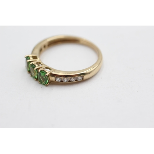 6 - 9ct gold green gemstone & clear gemstone dress ring (2.9g)  Size S