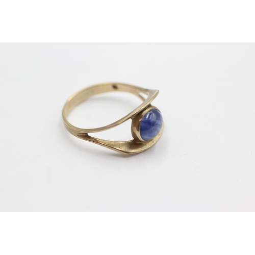 66 - 9ct gold sapphire modernist design ring (2.7g)  Size Q