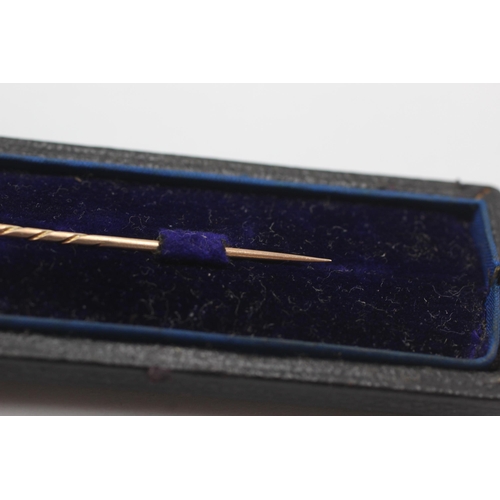 67 - 15ct gold antique pearl detail stick pin with 9ct pin (0.9g)