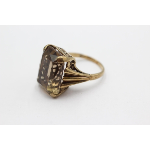 71 - 9ct gold smoky quartz cocktail ring (7.6g)  Size  M