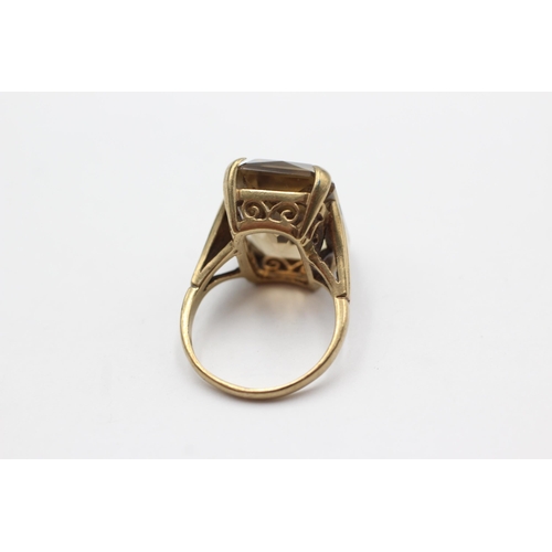 71 - 9ct gold smoky quartz cocktail ring (7.6g)  Size  M