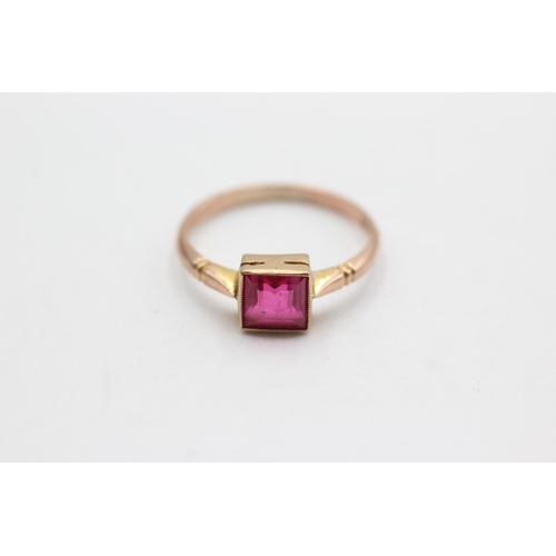 73 - 9ct gold synthetic ruby ring (2.1g)  Size  P