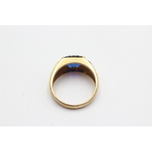 76 - 9ct gold synthetic sapphire & diamond ring (3.5g)  Size O