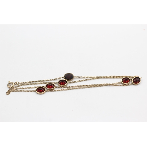 77 - 9ct gold garnet detail necklace (8g)