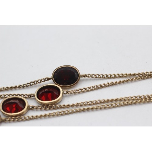 77 - 9ct gold garnet detail necklace (8g)