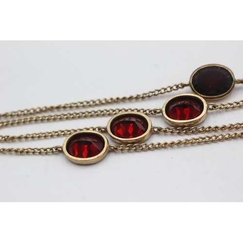 77 - 9ct gold garnet detail necklace (8g)