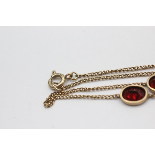 77 - 9ct gold garnet detail necklace (8g)