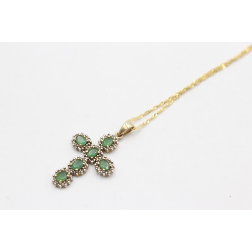 86 - 9ct gold emerald & sapphire cross pendant necklace (3.1g)