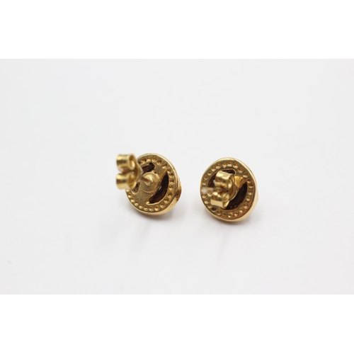 95 - 18ct gold diamond stud earrings (4.5g)