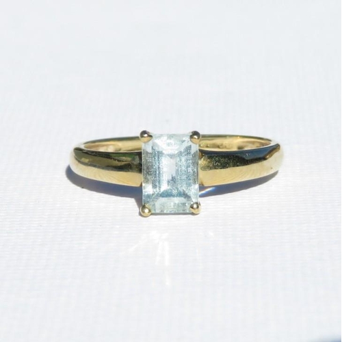 80 - 9ct gold aquamarine ring (1.7g)  Size O