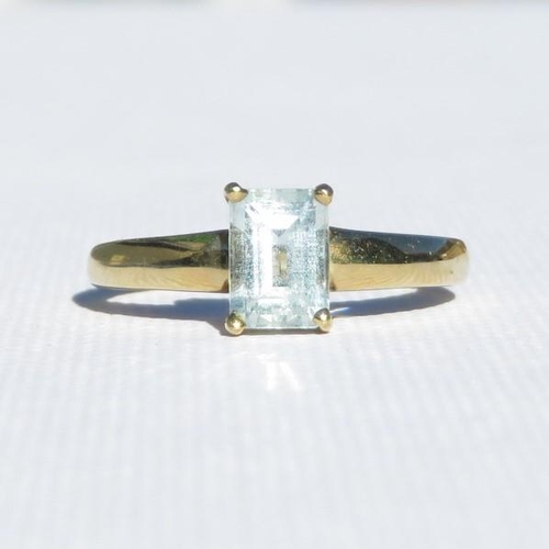 80 - 9ct gold aquamarine ring (1.7g)  Size O