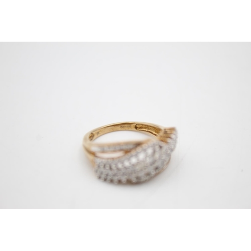 100 - 9ct gold diamond dress ring (3.7g) Size Q