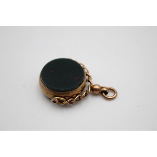 102 - 9ct gold antique bloodstone & carnelian spinner fob (6.5g)