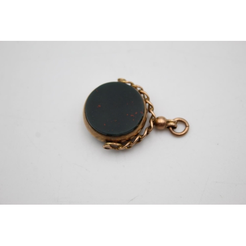 102 - 9ct gold antique bloodstone & carnelian spinner fob (6.5g)