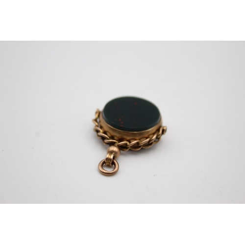 102 - 9ct gold antique bloodstone & carnelian spinner fob (6.5g)