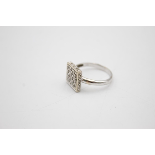 103 - 9ct white gold diamond cluster ring (4.4g) Size S