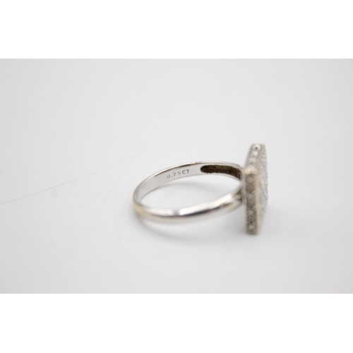 103 - 9ct white gold diamond cluster ring (4.4g) Size S