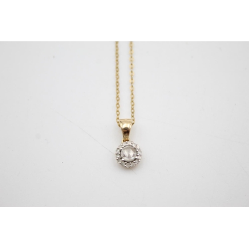 114 - 9ct gold diamond pendant necklace (1.9g)