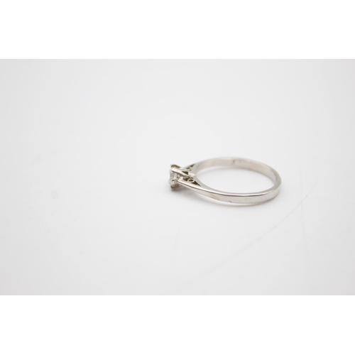 115 - 9ct white gold diamond solitaire ring (1.7g) Size K