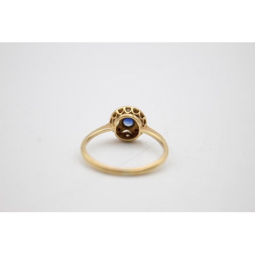 120 - 18ct gold & platinum sapphire & diamond ring (2.4g) Size O