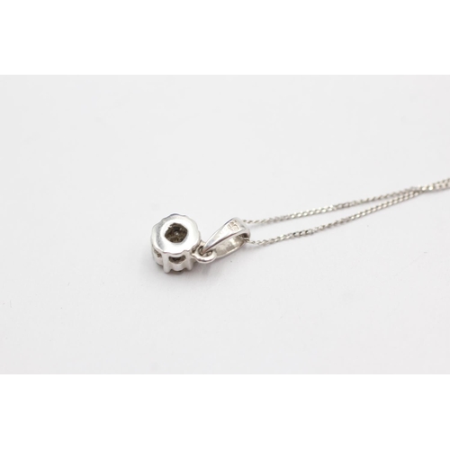 40 - 9ct white gold diamond cluster pendant necklace (1.7g)