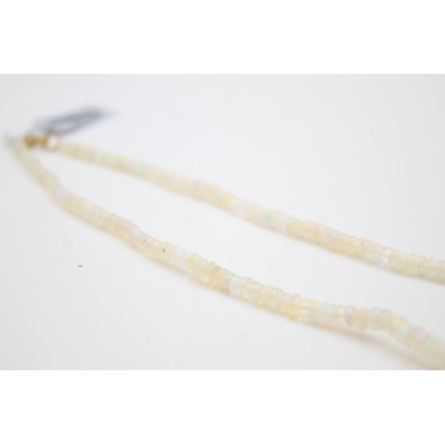 66 - 9ct gold clasp opal necklace (7.5g) Size T