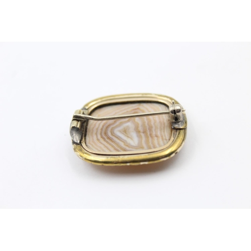 67 - 3 x low carat antique jewellery inc. agate, brooch, pencil (15.3g)