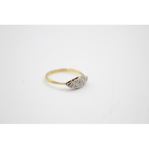 76 - 18ct gold & platinum diamond ring (1.5g) Size K